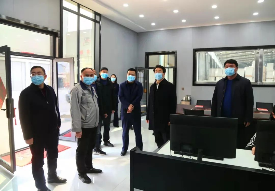 新密市市委副書記、市長(zhǎng)程洋調(diào)研新密市正興耐火材料有限公司，送服務(wù)強(qiáng)信心，沖刺首季“開門紅”！(圖1)
